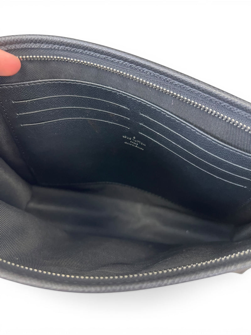 LOUIS VUITTON MENS WASH BAG ( PRE-LOVED )